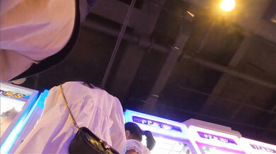 大神商场尾随偷拍两个清纯学妹逛街白色粉色内内一箭双雕超清 带妹妹逛商场的白裙透明内裤漂亮小姐姐