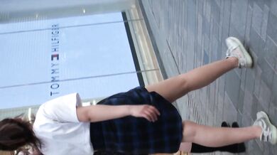 大型商务中心一路跟踪抄底多位极品高跟美少妇⭐你没见过的各种骚丁完美呈现2 (7)